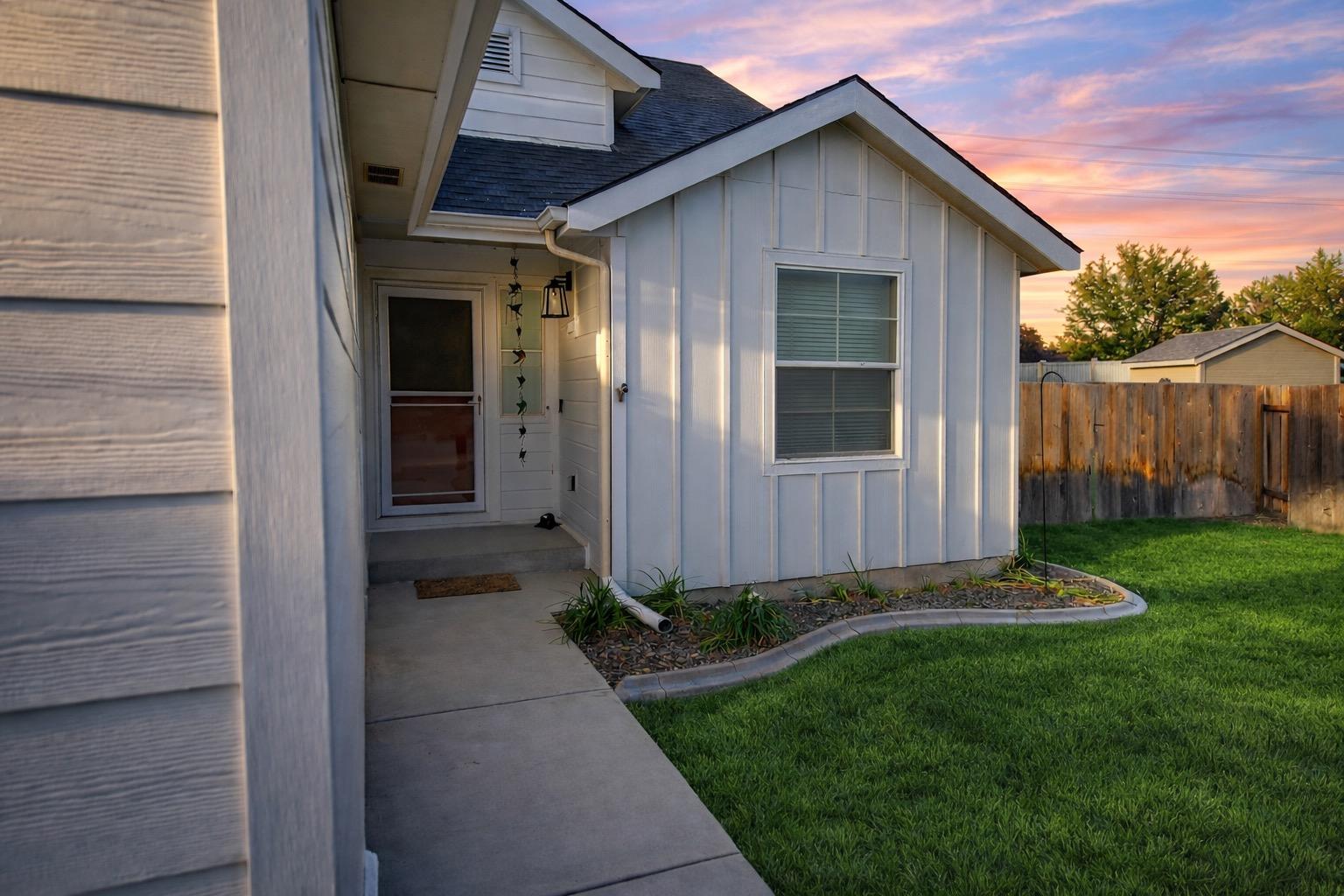 Siding replacement on Idaho home with James Hardie fiber cement